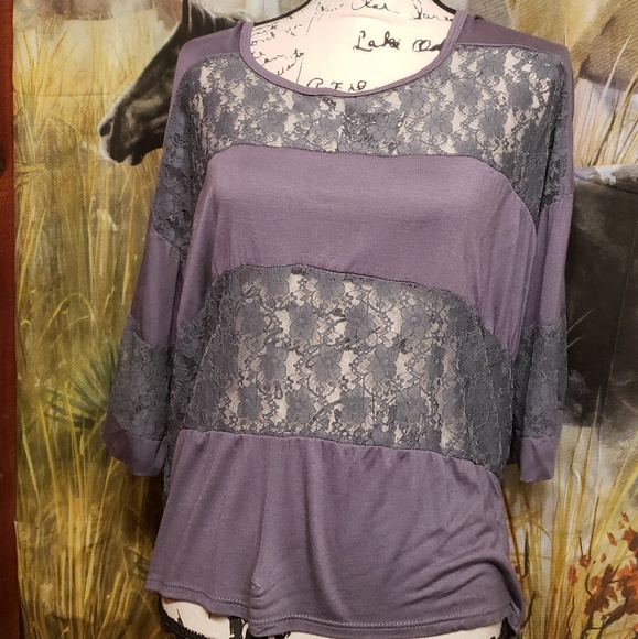 💛2/$20💛NWT, Pretty charcoal and lace top - Picture 1 of 4